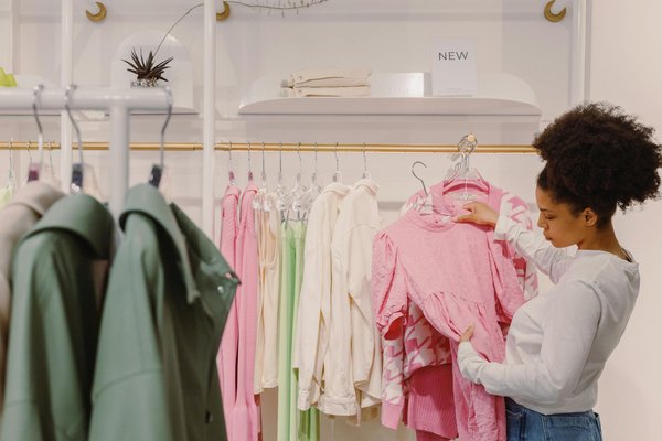 Découvrez les tendances incontournables de la coupe courte moderne pour femmes