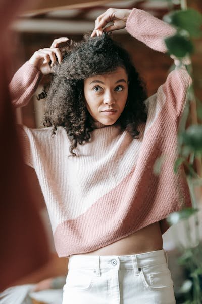 Soins et cosmétiques pour cheveux texturés : beauté adaptée